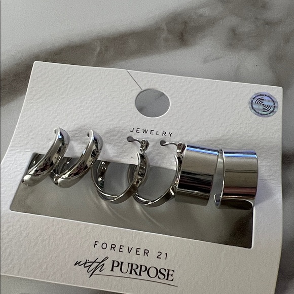 Forever 21 Mixed Metal Hoop Earring Collection! #5 - Picture 4 of 7